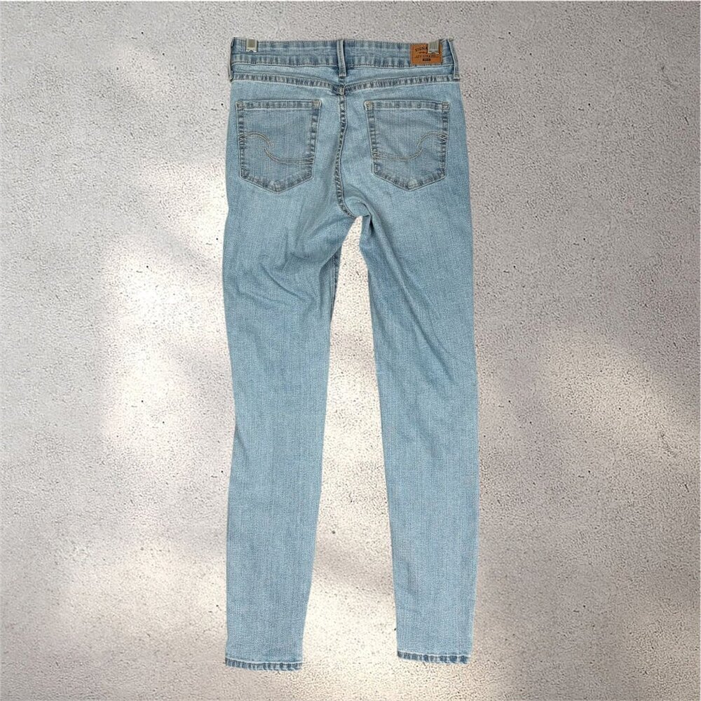 Signature by Levi Strauss Baby Bump Skinny Jeans Women’s XS Light Wash Maternity - Picture 2 of 9